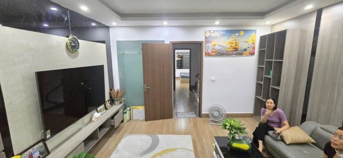 CHỈ 33 TỶ SỠ HỮU NHÀ DT 105M, 6 TẦNG, PHÂN LÔ, GARA Ô TÔ, GẦN PHỐ, Ở SƯỚNG PHỐ TRUNG KÍNH.