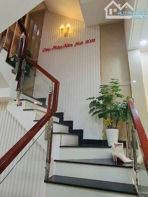 Ô TÔ NGỦ TRONG NHÀ-SÁT MẶT TIỀN-4 TẦNG-DT 4Mx15M-SỔ VUÔNG ĐẸP-HOÀN CÔNG CHUẨN