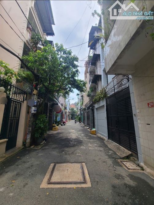 Nhà Nát - cạnh CC Bàu Cát 2 - 55m2 - Xe hơi Đỗ cửa - 20m ra đường xe tải