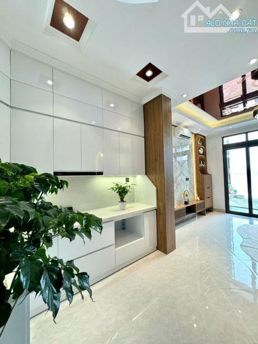 BÁN NHÀ PHỐ BẠCH ĐẰNG -HOÀN KIẾM CÁCH Ô TÔ 10 m- 5 Tầng -45 m2