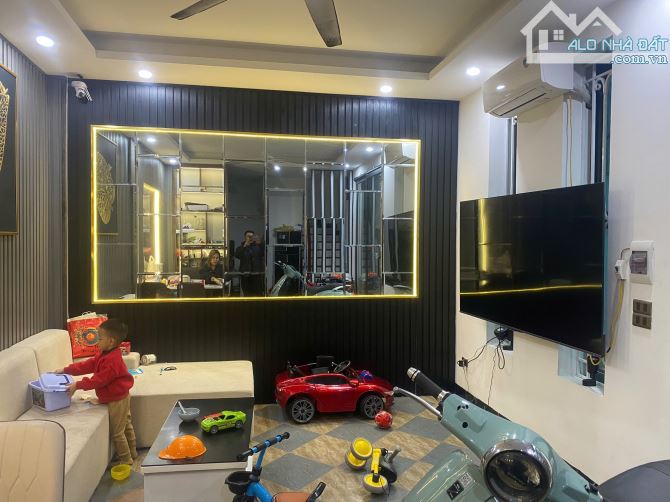 BÙI XƯƠNG TRẠCH THANH XUÂN BA GÁC ĐỖ CỬA 32m 5 TẦNG MT 7m 8.35 TỶ TẶNG TOÀN BỘ NỘI THẤT