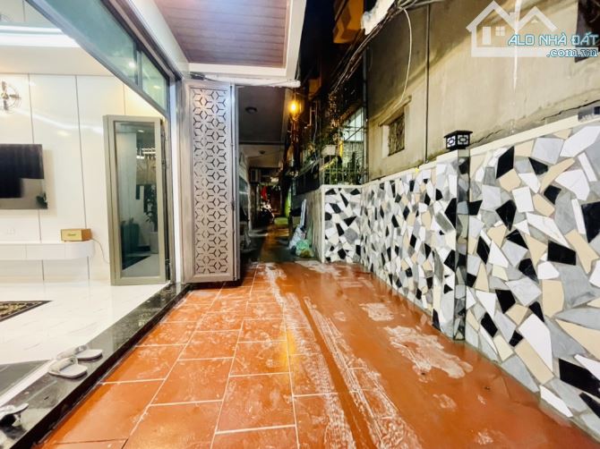 Nhà 5 tầng ngõ 15 Ngọc Hồi, nằm trong kđt Pháp Vân