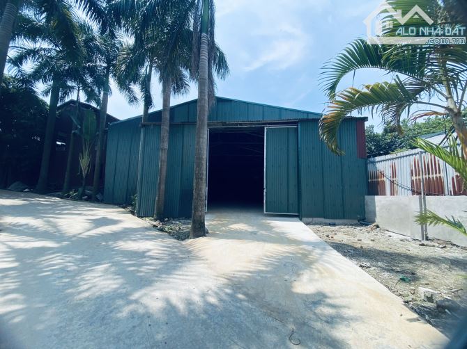 Cần cho thuê 300m2 kho / xưởng mới dựng
