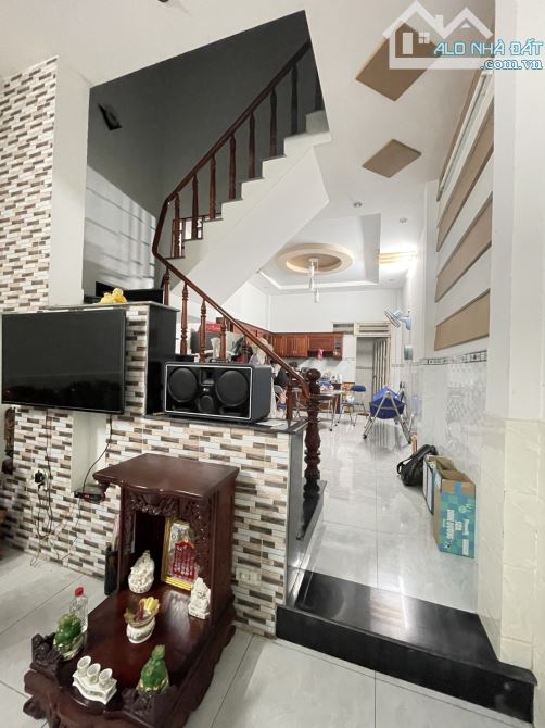 Bán gấp nhà 64m2. 2 tầng. Đ/số 8. BHHB. Bình Tân. Chỉ 6T