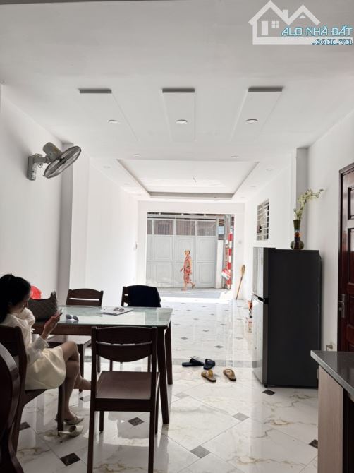 NHÀ ĐẸP PHƯƠNG CANH - LÔ GÓC Ô TÔ VÀO NHÀ - 40M X 5 TẦNG - GIÁ 8 TỶ 35.
