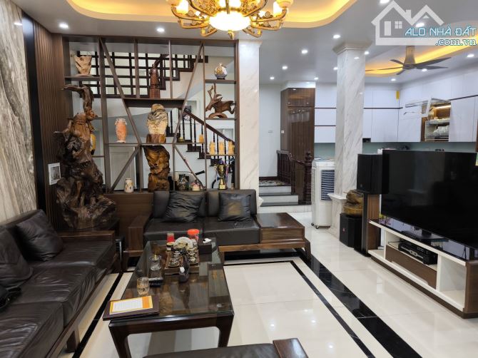 BÁN NHÀ PHỐ TRƯƠNG CÔNG GIAI – MẶT NGÕ KINH DOANH – Ô TÔ TRÁNH _50M2 x 6 TẦNG – GIÁ 13 TỶ