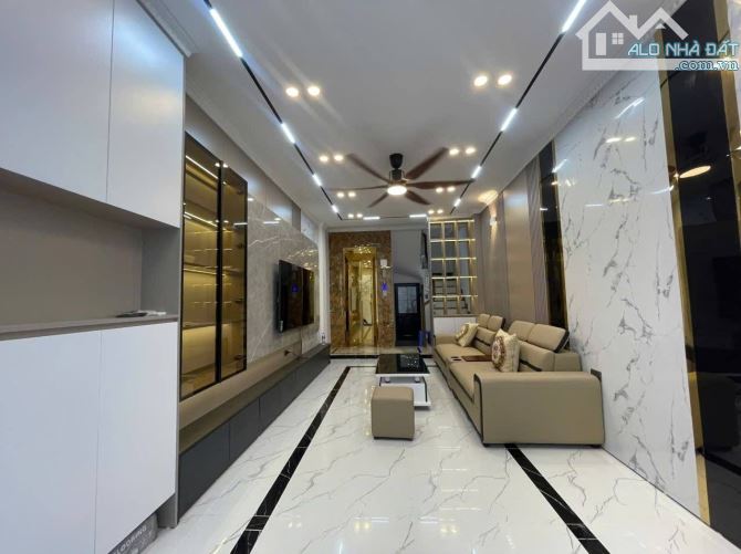 NGỌC THỤY 36M² 6 TẦNG MỚI TINH – THANG MÁY LÊN TỚI MÁI – 9 TỶ