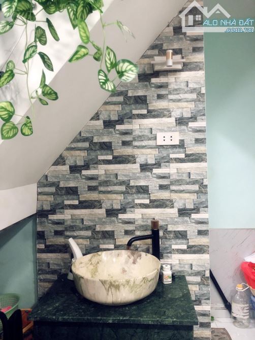 Bán nhà giá 2ty180 MT Đỗ Thị Lợi, P11, Q.3 1 trệt 1 lầu 2PN 2WC, sẵn HĐ thuê 25tr/tháng
