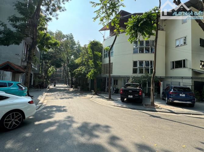 BÁN NHÀ KHU ĐÔ THỊ ĐỊNH CÔNG. LÔ GÓC ĐẸP NHẤT KHU . NHÀ 4 Tầng  .GIÁ 27 TỶ