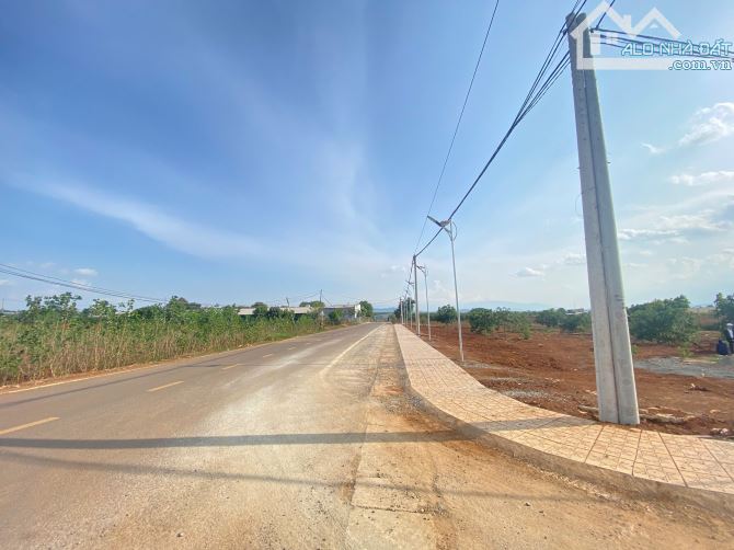 Đất ven Đà Lạt mặt đường nhựa cực đẹp, gần sân bay, 500m2 có sẵn thổ cư xây dựng tự do