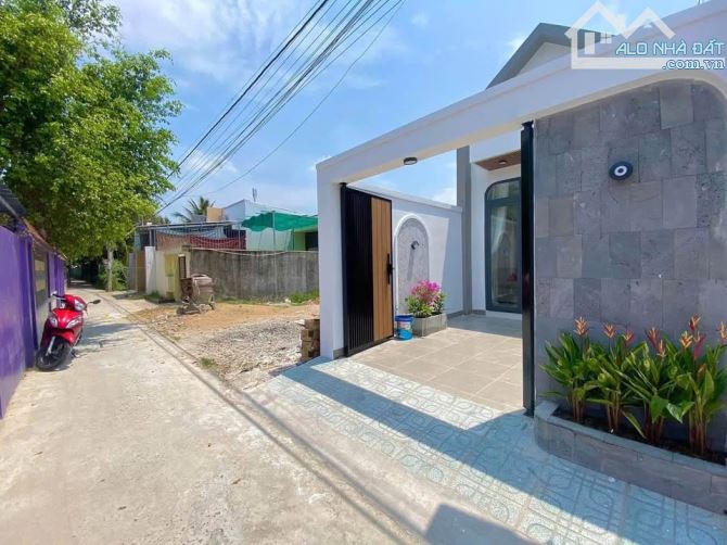 Nhà xinh lung linh, SHR, 150m2, xách đồ vào ở, Xã Tân An Hội, Giá 1 tỷ 175.