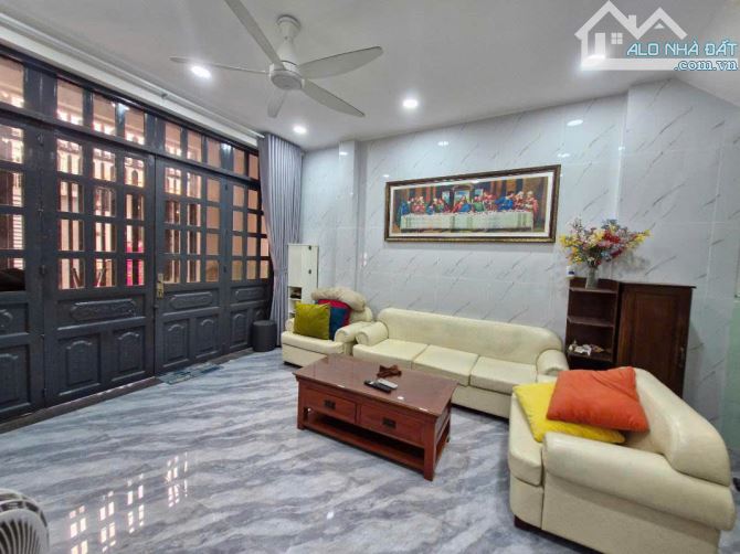 Bán nhà 2 Tầng NGANG 8M gần đường Linh Đông,Phường Linh Đông,Hẻm Xe Hơi,4 PN,có GARA ÔTÔ