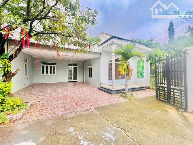Cần bán gấp căn nhà ở gần KCN Phước Đông , Gò Dầu 337m2 SHR giá 780tr