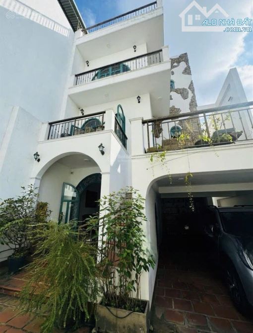 Bán biệt thự Linh Đông, 152m ngang 8m, 4 tầng, Gara xe hơi, 3 pn , 4 wc - Bán Gấp