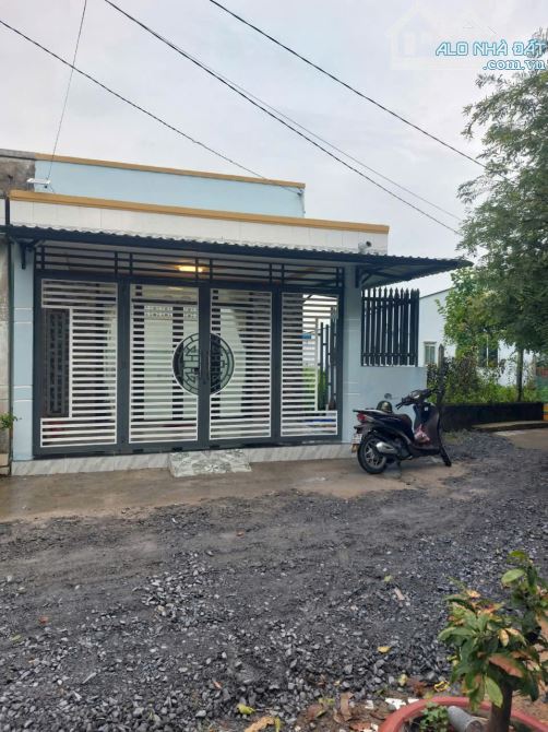 Hàng Ngộp Cực Hiếm chủ bán nhanh căn nhà 124m2 Sổ Hồng Riêng 660triệu tân Thong Hội Củ Chi