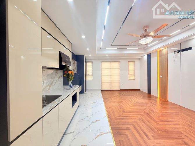 Trần Duy Hưng  50m2 mặt tiền 6m lô góc gara ô tô giá 22tỷ5