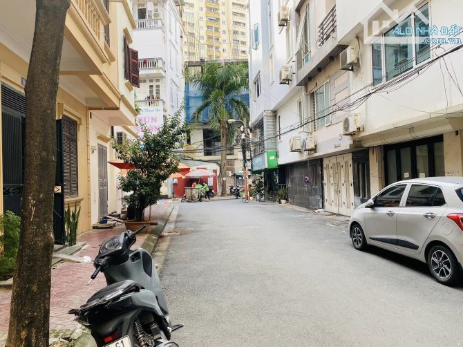BÁN NHÀ TAM KHƯƠNG – ĐỐNG ĐA, PHÂN LÔ Ô TÔ ĐỖ, CỬA, HAI MẶT ĐƯỜNG, SÁT PHỐ, KD VĂN PHÒNG.