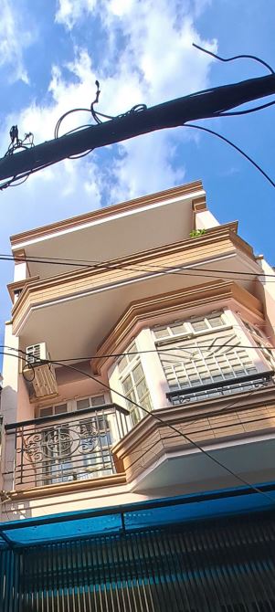 HIếm nhà HXH Núi Thành, P13, DT khủng: 4.5 x 23.5m - CN 103m2, 1 lầu, giá chỉ 11 Tỷ TL