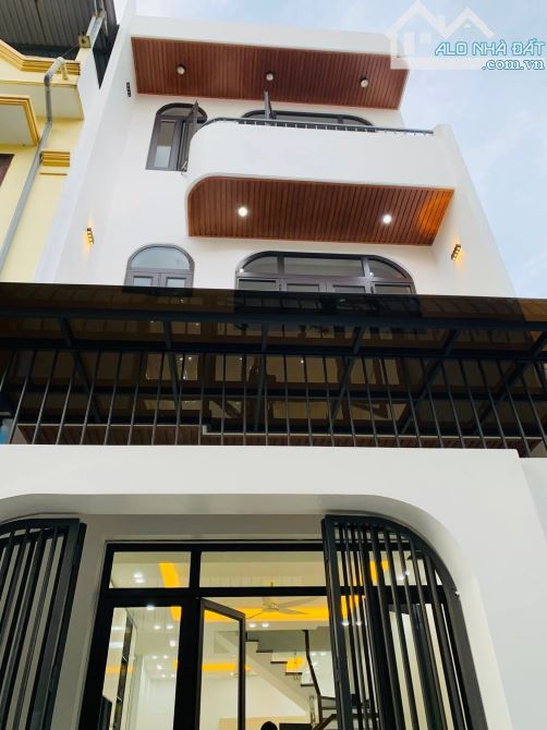 Nhà 3 tầng độc lập căn góc tại An Đồng, gần Hoàng Huy
