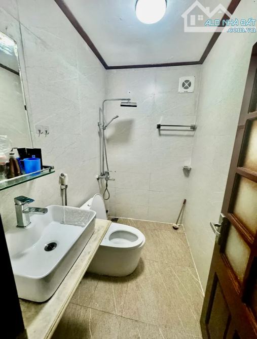 Bán nhà dương khuê, nhà đẹp thiết kế khoa học, ô tô tránh, vỉa hè rộng, kinh doanh.