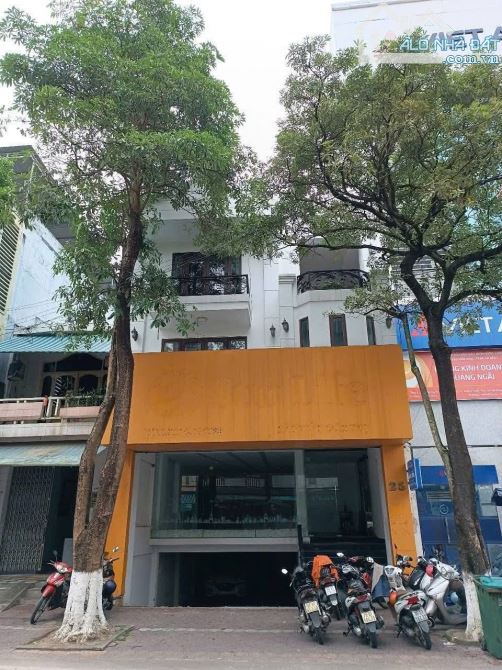 Cho thuê tòa nhà 4 tầng mặt tiền Phan Đình Phùng, TP. Quảng Ngãi