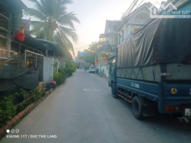 Bán đất 300m2 ngang 8.1m hiếm, đường xe tải thông Tô Ngọc Vân gần Ngã Tư Ga nhỉnh 39tr/m2