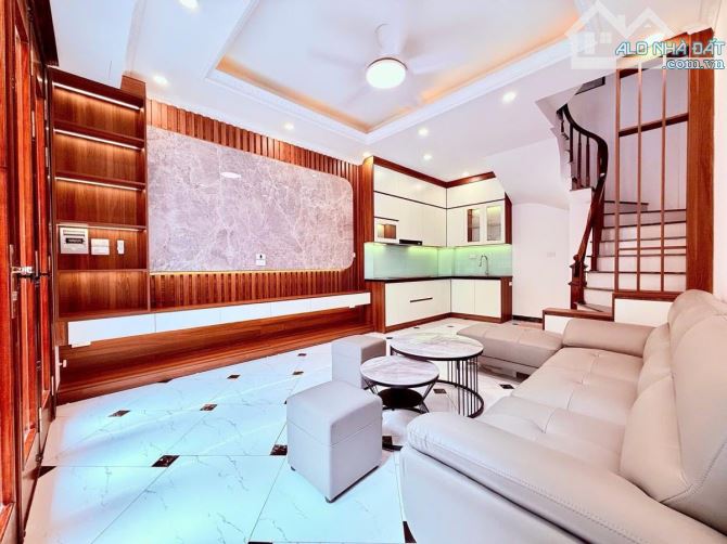 Bán nhà Nguyển XIển-30m2x4T-3 thoáng-Full nội thất- Chỉ 5.85 Tỷ.