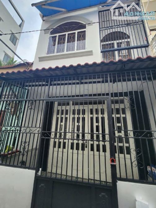 Âu Dương Lân phường 3 quận 8, DT 4,1m x 11m, 2 tầng, full thổ cư hiện hữu. Chào giá 4,65tỷ