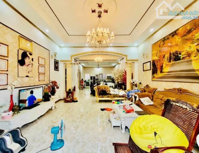 Chỉ 35 tỷ có ngay biệt thự 268m. 3 tầng. Ngang khủng 9m. Tặng nội thất. Hxh lê quang định