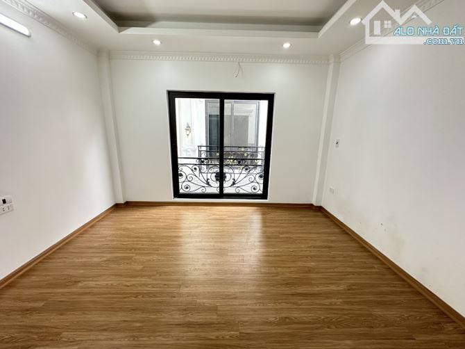 💥💥LONG BIÊN   -  CHỦ CẦN BÁN. GẤP - 40 - 5,5ty  5 TẦNG Ô TÔ ĐỖ CẠNH - 2