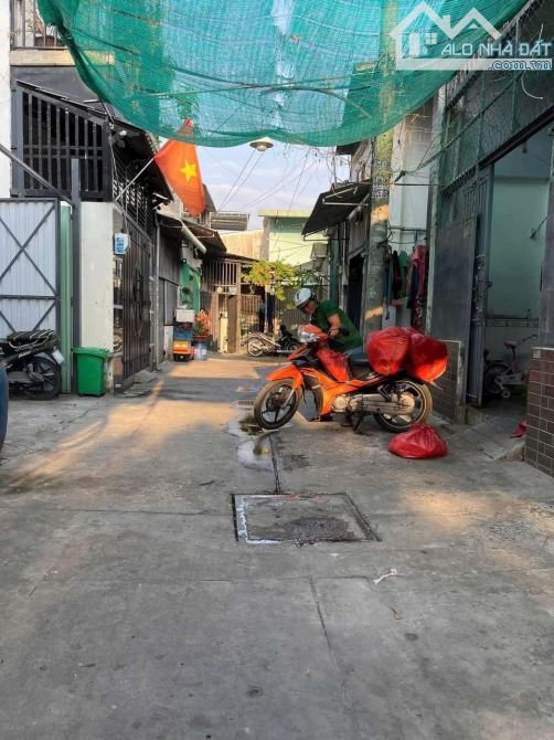 HÀNG ĐẦU TƯ !!! CHÍNH CHỦ BÁN 2 CĂN NHÀ C4 HẺM XE HƠI GẦN CHỢ BẮP HÓC MÔN GIÁP Q12. - 1