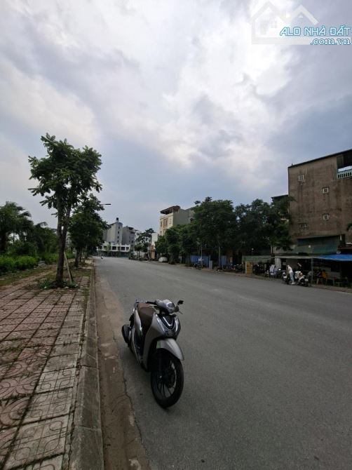 🏡NGỌC THUỴ LONG BIÊN- BÁN TOÀ NHÀ DỊCH VỤ -DÒNG TIỀN ĐANG CHẢY VÀO 130TR/1THÁNG-GIÁ CHỈ 1 - 1