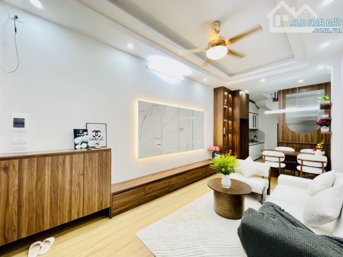 Bán nhà Vĩnh Hưng mặt ngõ thông kinh doanh oto lùi cửa, nội thất xịn, 37m2x 5 tầng 7.75 tỷ - 1