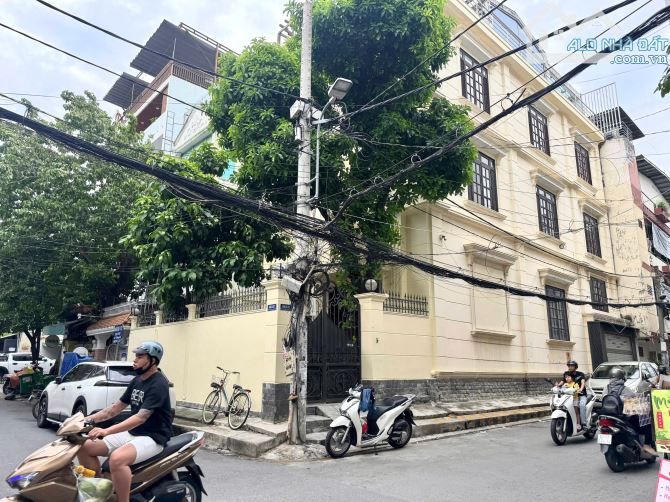 CHÍNH CHỦ CẦN BÁN GẤP BIỆT THỰ GÓC 2 MẶT TIỀN HẺM 8M  – ĐƯỜNG D2 (NGUYỄN GIA TRÍ), P.25, Q - 1