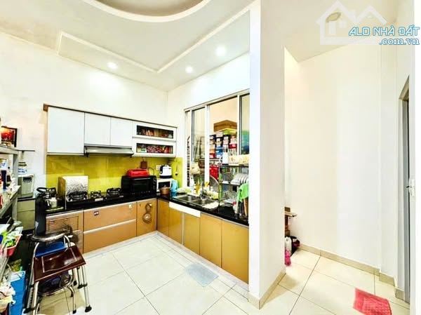 🔥KHU VIP PHAN XÍCH LONG🔥 - VÀI BƯỚC RA MT - 5 TẦNG BTCT - 💥65M2💥 - NGANG 6.5M - 8.x TỶ - 1