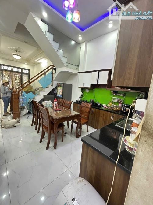 Bán gấp nhà 54m2. 3 tầng. Đ/số 4. BHHB. Bình Tân. Chỉ 4.8T - 1