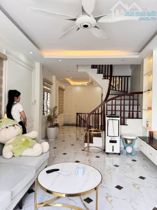 NHÀ ĐẸP PHƯƠNG CANH - LÔ GÓC Ô TÔ VÀO NHÀ - 40M X 5 TẦNG - GIÁ 8 TỶ 35. - 1