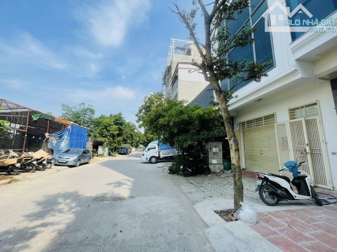BÁN NHÀ KHU ĐẤU GIÁ MẬU LƯƠNG . GẦN SÂN BÓNG . MT 5 M . GIÁ 15,5 TỶ . MUA NHANH - 1