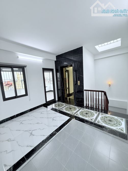 SIÊU PHẨM PHỐ HỒNG TIẾN 7T T MÁY, GARA Ô TÔ TRÁNH, 85M, MT5M, CỰC VIP, GẦN MẶT PHỐ - 1