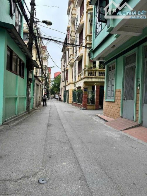 BÁN PHÂN LÔ VIP CẦU GIẤY - Ô TÔ TRÁNH - NGÕ THÔNG - GẦN PHỐ - DT 40M2, 5 TẦNG, HƠN 13 TỶ - 1