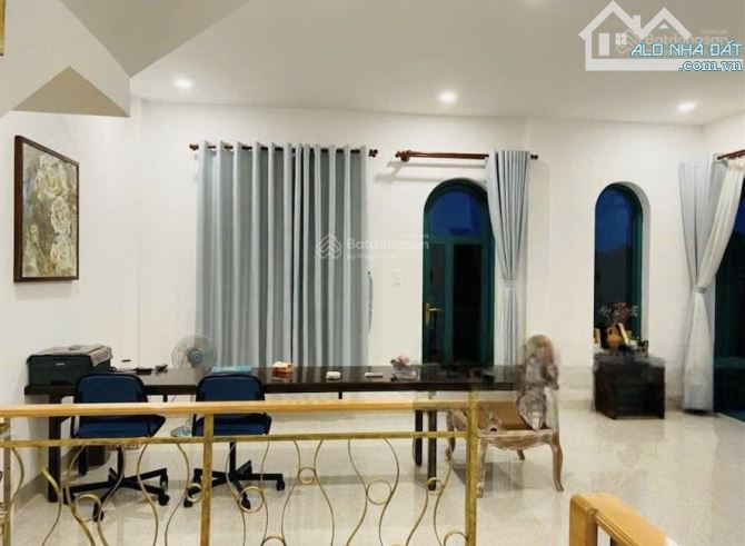 Bán biệt thự Linh Đông, 152m ngang 8m, 4 tầng, Gara xe hơi, 3 pn , 4 wc - Bán Gấp - 1