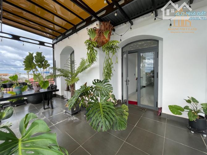 HẠ GIÁ BÁNn nhà BIỆT THỰ -  mặt tiền đường Nguyễn Tri Phương - ĐẸP -DT:9x17m - GIÁ:13,5 TỶ - 1