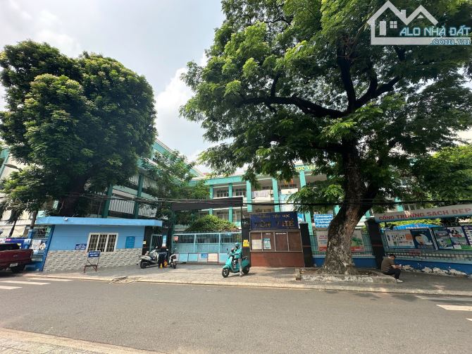 HIếm nhà HXH Núi Thành, P13, DT khủng: 4.5 x 23.5m - CN 103m2, 1 lầu, giá chỉ 11 Tỷ TL - 1