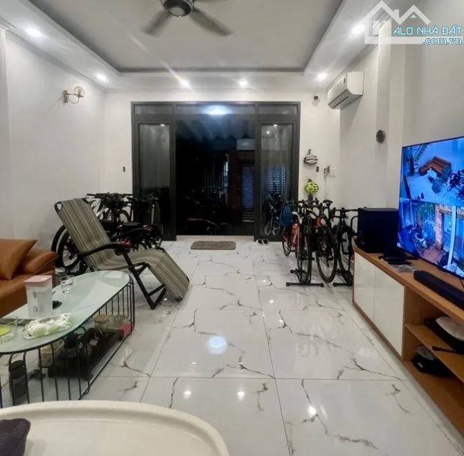 BÁN NHÀ ĐẸP 3 TẦNG TRẦN HƯNG ĐẠO, P. NGUYỄN CƯ TRINH, Q1 – TẶNG FULL NỘI THẤT – GIÁ 19 TỶ - 1