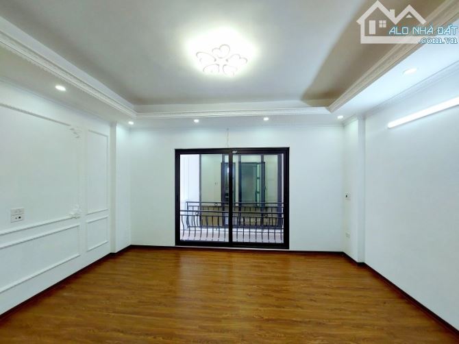 HOT! Chỉ hơn 4 tỷ sở hữu ngay Nhà 5 tầng Phúc Lợi, nội thất cơ bản, gần ô tô, 30m, MT 4m. - 1