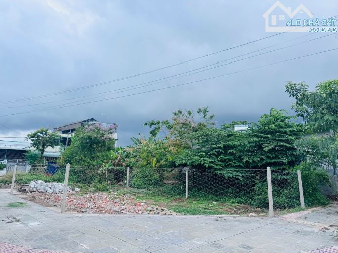 Anh chị cần tìm lô ngợp thì liên hệ lô này nha, góc 2 MT dự Án Hưng Việt, TP Bà Rịa - 1