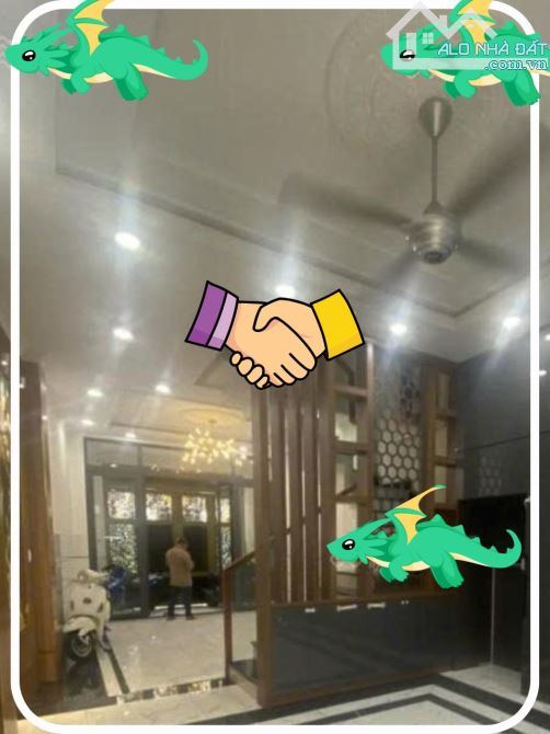 🏠 CHỊ DẬU GỬI BÁN CĂN NHÀ KHÔNG CHỖ CHÊ – CHỈ CHÊ MỖI CÁI HẺM... THÔNG 2 MẶT 😄 - 1