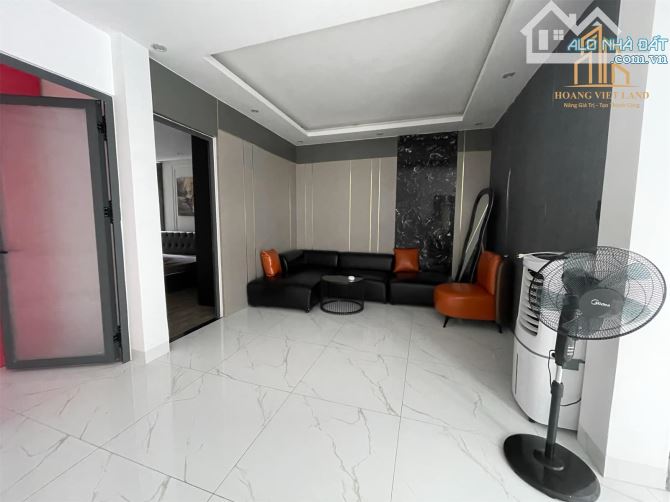 HẠ GIÁ BÁNn nhà BIỆT THỰ -  mặt tiền đường Nguyễn Tri Phương - ĐẸP -DT:9x17m - GIÁ:13,5 TỶ - 13