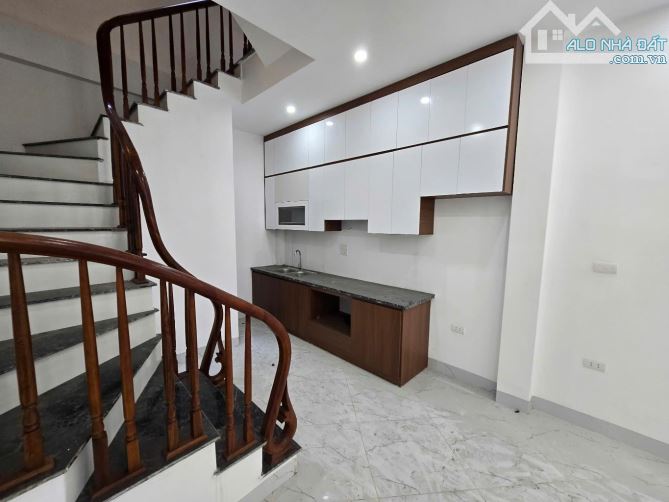 Bán nhà Lĩnh Nam 30m²,5tầng, 4,7 tỷ ,sổ đỏ vuông chính chủ,ko qh,ko lỗi lầm, xây phân lô m - 2