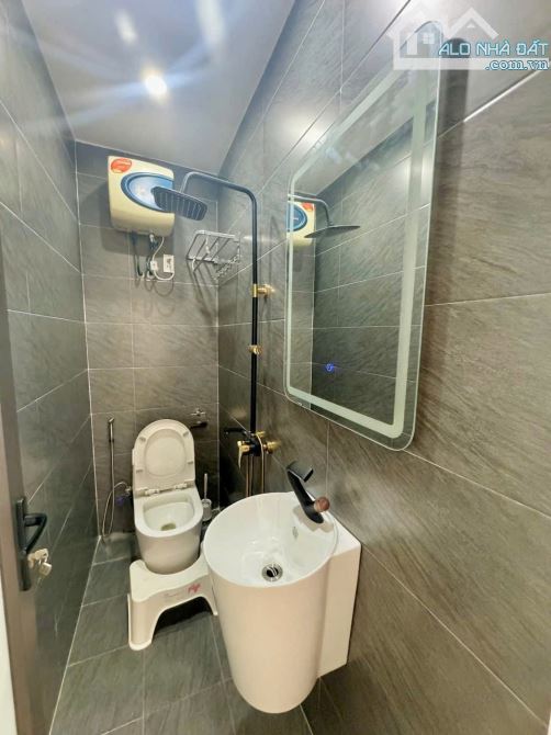 C.H.O T.H.U.Ê N.H.À ngõ to Trần Nguyên Hãn Cực Đẹp , 43m2, 3 tầng, 4 ngủ full 10tr - 2